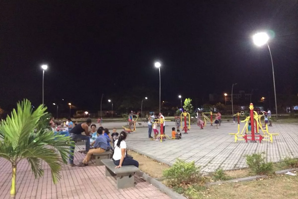 En un 80vanza construcción de redes eléctricas del Parque del barrio La Campiña, en Yopal, Casanare.